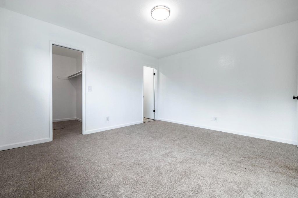 Image 30 of property listing at 1622 Dennis Avenue, Clovis, CA 93611