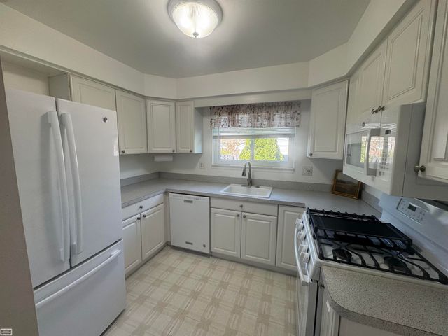 22821 Shoreview Court, Saint Clair Shores, MI 48082