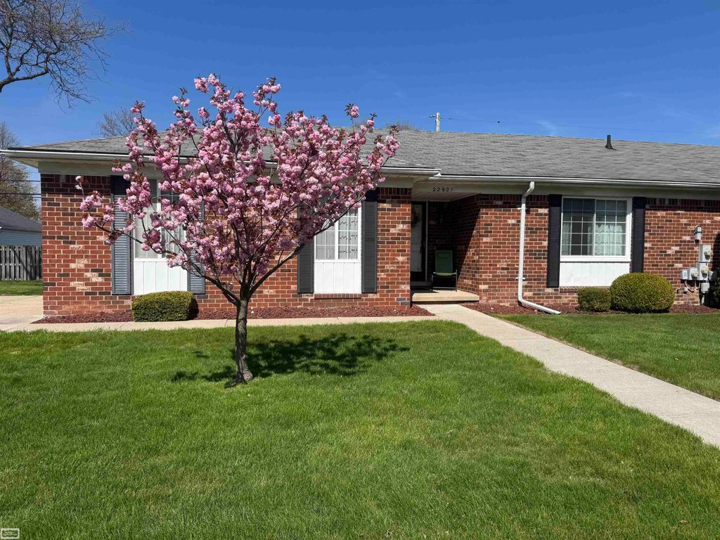 22821 Shoreview Court, Saint Clair Shores, MI 48082