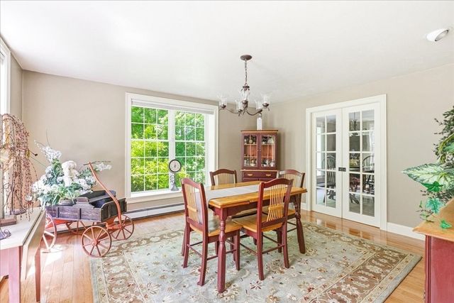 137 Cedar St, Middleboro, MA 02346