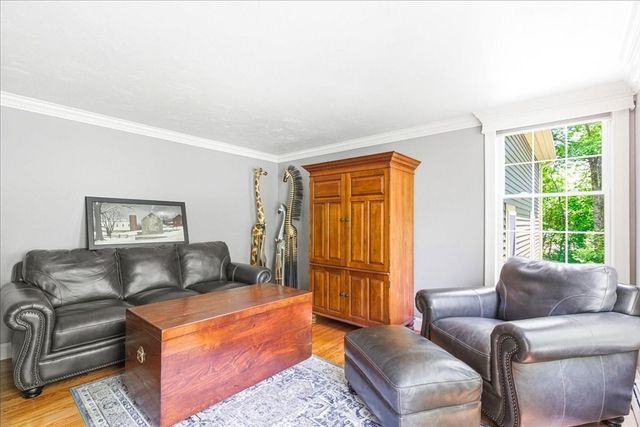 137 Cedar St, Middleboro, MA 02346