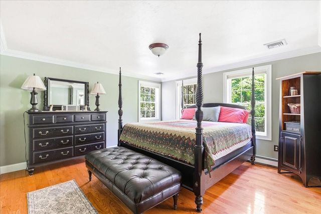 137 Cedar St, Middleboro, MA 02346