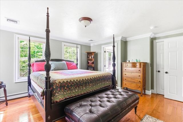 137 Cedar St, Middleboro, MA 02346