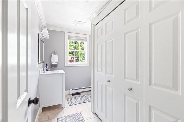 137 Cedar St, Middleboro, MA 02346