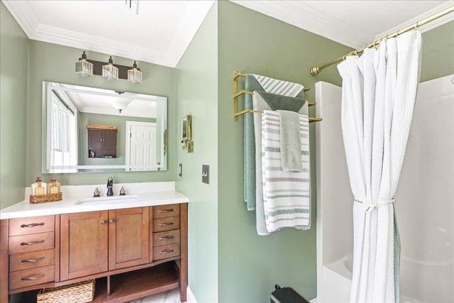 137 Cedar St, Middleboro, MA 02346