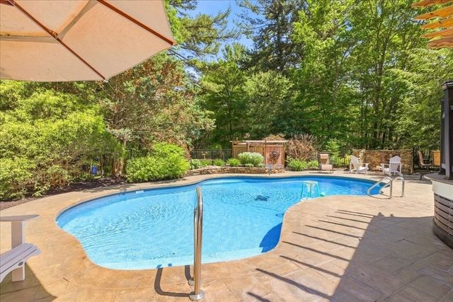 137 Cedar St, Middleboro, MA 02346