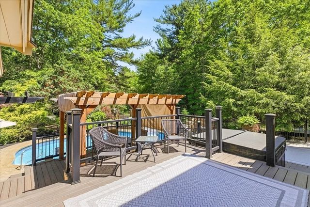 137 Cedar St, Middleboro, MA 02346