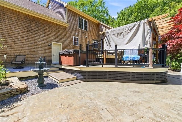 137 Cedar St, Middleboro, MA 02346