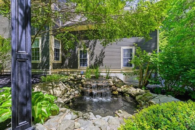 137 Cedar St, Middleboro, MA 02346