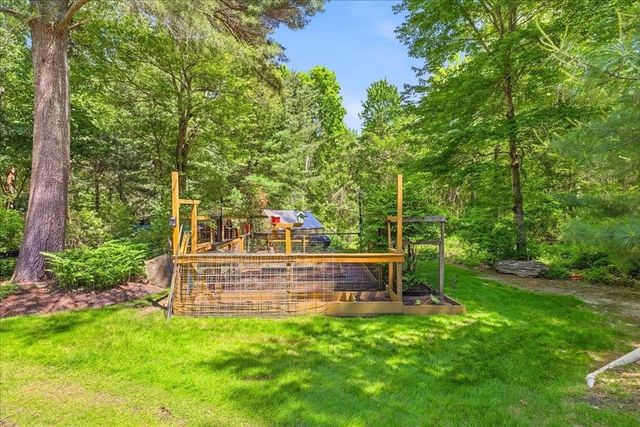 137 Cedar St, Middleboro, MA 02346
