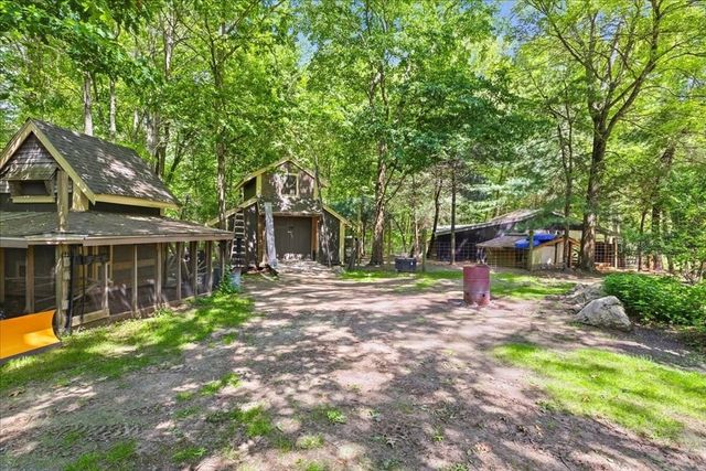 137 Cedar St, Middleboro, MA 02346