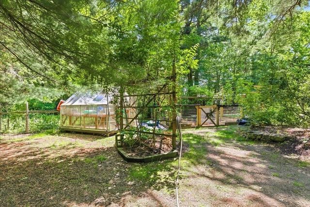 137 Cedar St, Middleboro, MA 02346