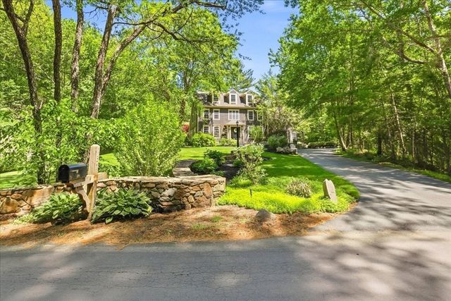 137 Cedar St, Middleboro, MA 02346