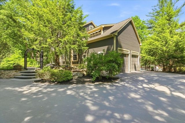 137 Cedar St, Middleboro, MA 02346