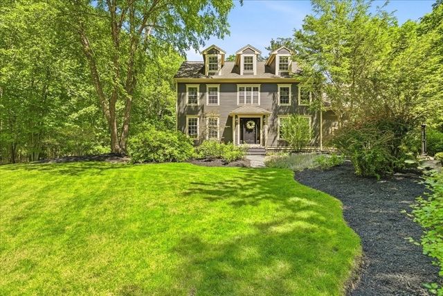 137 Cedar St, Middleboro, MA 02346