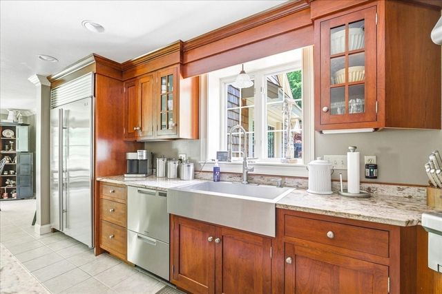 137 Cedar St, Middleboro, MA 02346