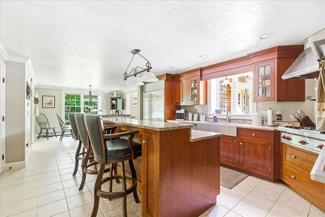 137 Cedar St, Middleboro, MA 02346