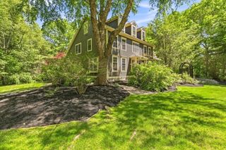 137 Cedar St, Middleboro, MA 02346