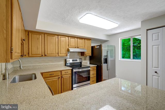9227 SHEFFIELD HUNT CT, Lorton, VA 22079