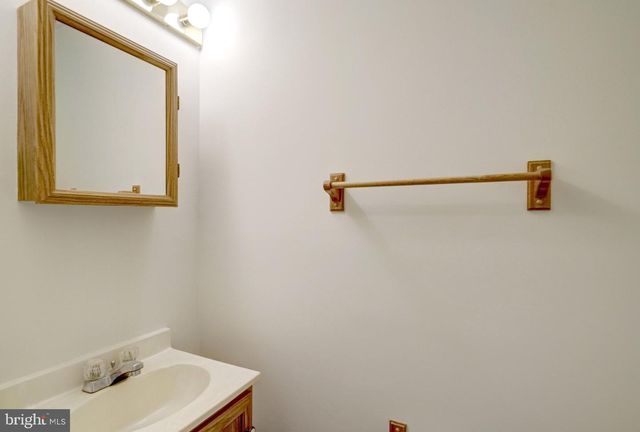 9227 SHEFFIELD HUNT CT, Lorton, VA 22079