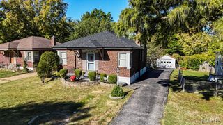 2745 Granda Drive, St Louis, MO 63125