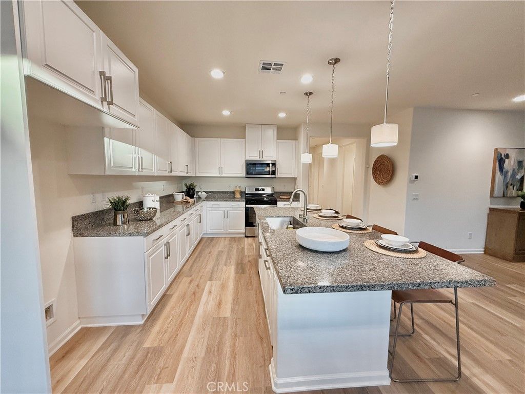 Image 5 of property listing at 36237 Sunset Ridge Court, Wildomar, CA 92595