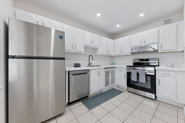 126 Sparrow Drive 10b, Royal Palm Beach, FL 33411