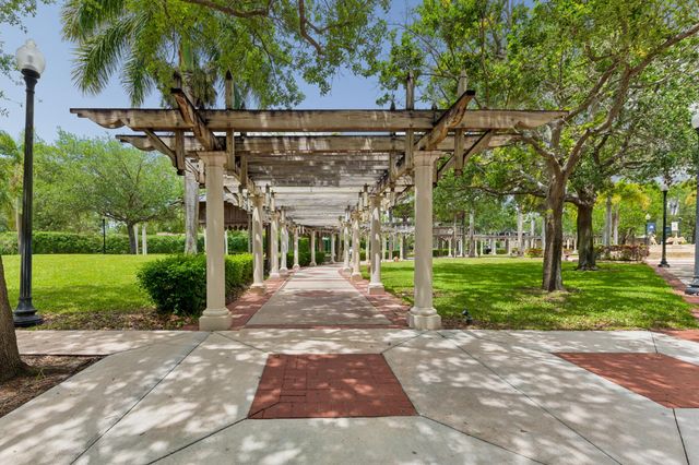 126 Sparrow Drive 10b, Royal Palm Beach, FL 33411