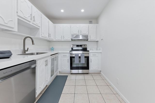 126 Sparrow Drive 10b, Royal Palm Beach, FL 33411