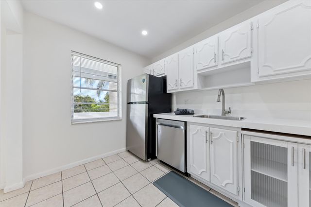 126 Sparrow Drive 10b, Royal Palm Beach, FL 33411