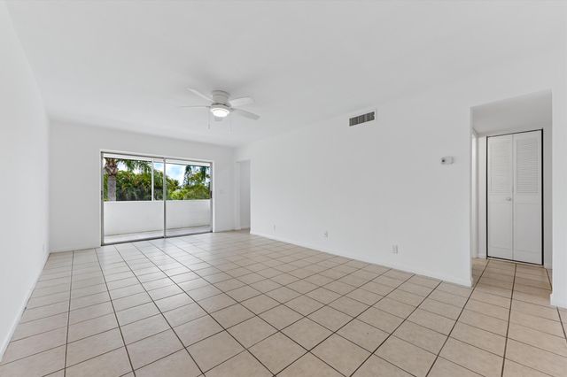 126 Sparrow Drive 10b, Royal Palm Beach, FL 33411