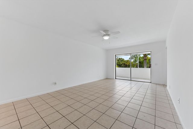 126 Sparrow Drive 10b, Royal Palm Beach, FL 33411