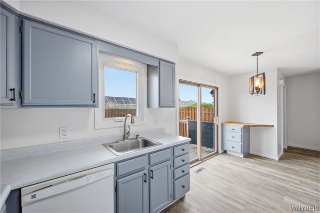 122 Rebecca Park, Buffalo, NY 14207