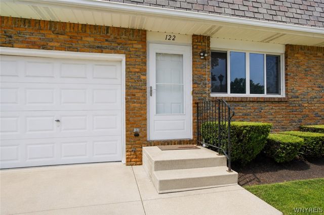 122 Rebecca Park, Buffalo, NY 14207
