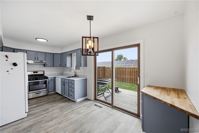 122 Rebecca Park, Buffalo, NY 14207