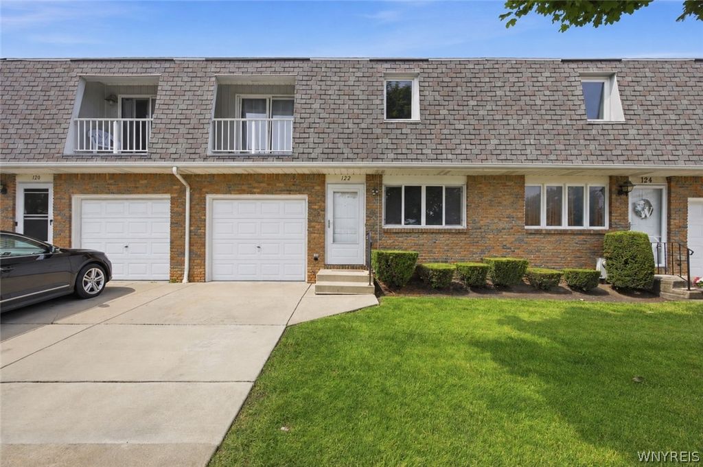 122 Rebecca Park, Buffalo, NY 14207
