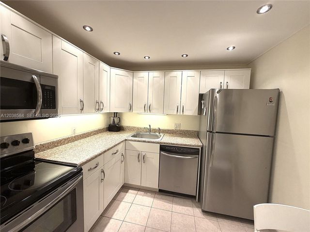 20335 W Country Club Drive 1105, Aventura, FL 33180
