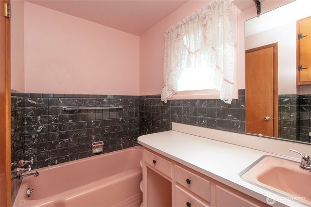 136 Oakcrest Avenue, Port Angeles, WA 98362