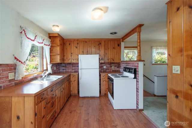 136 Oakcrest Avenue, Port Angeles, WA 98362