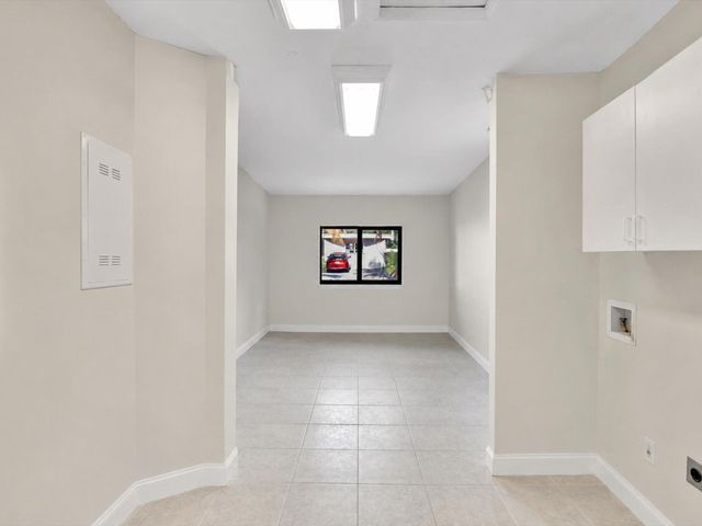 19321 NE 18th Place, Miami, FL 33179