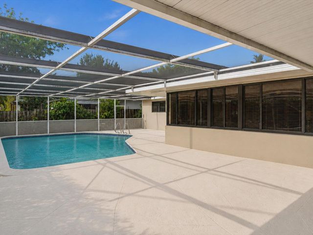19321 NE 18th Place, Miami, FL 33179