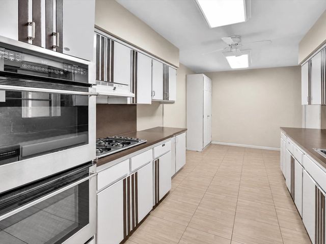19321 NE 18th Place, Miami, FL 33179