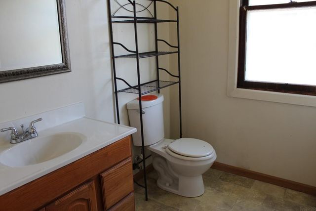 1105 Gilbert Street, Charles City, IA 50616