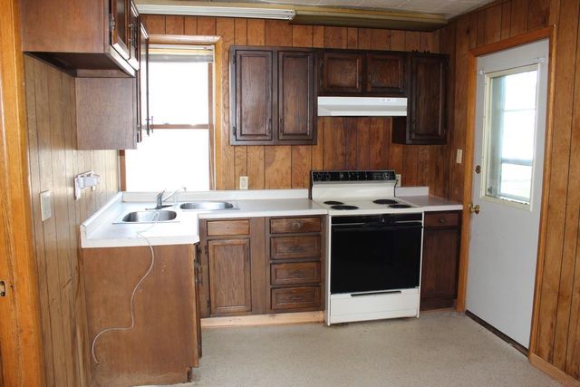 1105 Gilbert Street, Charles City, IA 50616