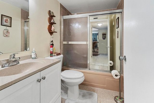 1470 NW 80th Avenue 204, Margate, FL 33063