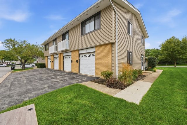 124 Fairlane Court D, Bloomingdale, IL 60108