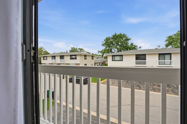 124 Fairlane Court D, Bloomingdale, IL 60108