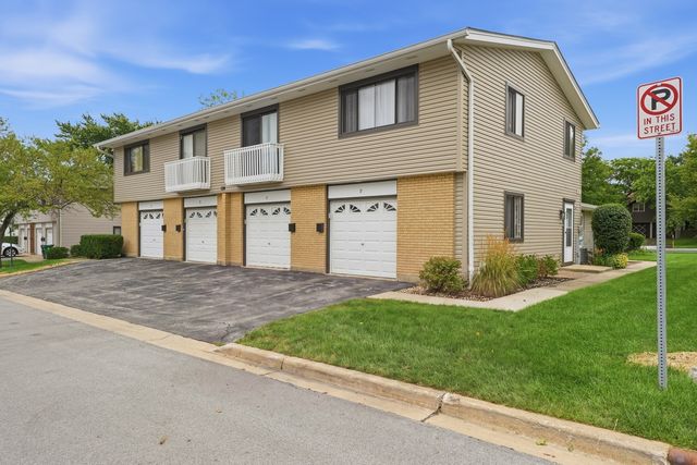 124 Fairlane Court D, Bloomingdale, IL 60108