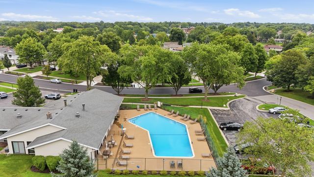 124 Fairlane Court D, Bloomingdale, IL 60108