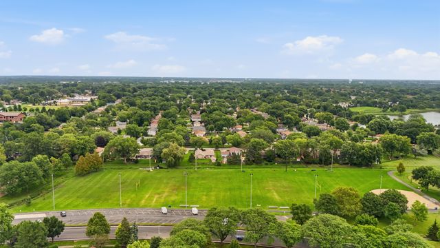 124 Fairlane Court D, Bloomingdale, IL 60108